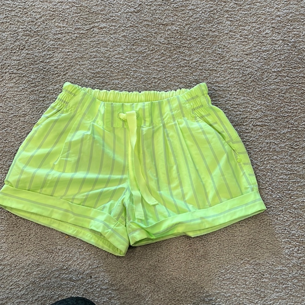 Lululemon spring break shorts size 6 neon yellow stripe excellent condition